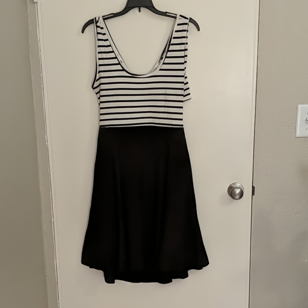 Cute flare dress.